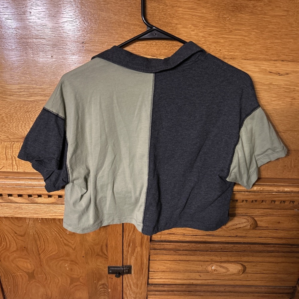 Forever 21 Preppy Y2K Colorblock Crop Top‎ Grey Green Polo V-Neck Cotton Sporty - Picture 2 of 7